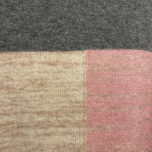 THML Sweater - Picture 4 of 5